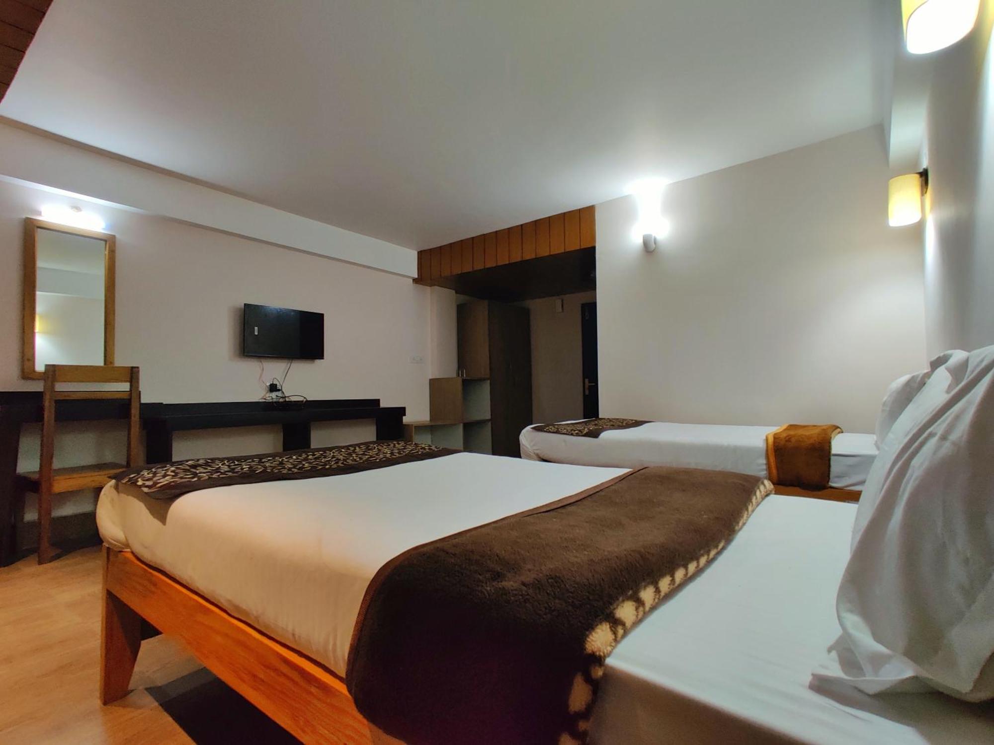 Hotel Vajra 타왕 외부 사진